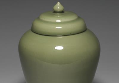 图片[2]-Lidded jar in emerald green glaze, Longquan ware, Ming dynasty, Yongle reign (1403-1424)-China Archive